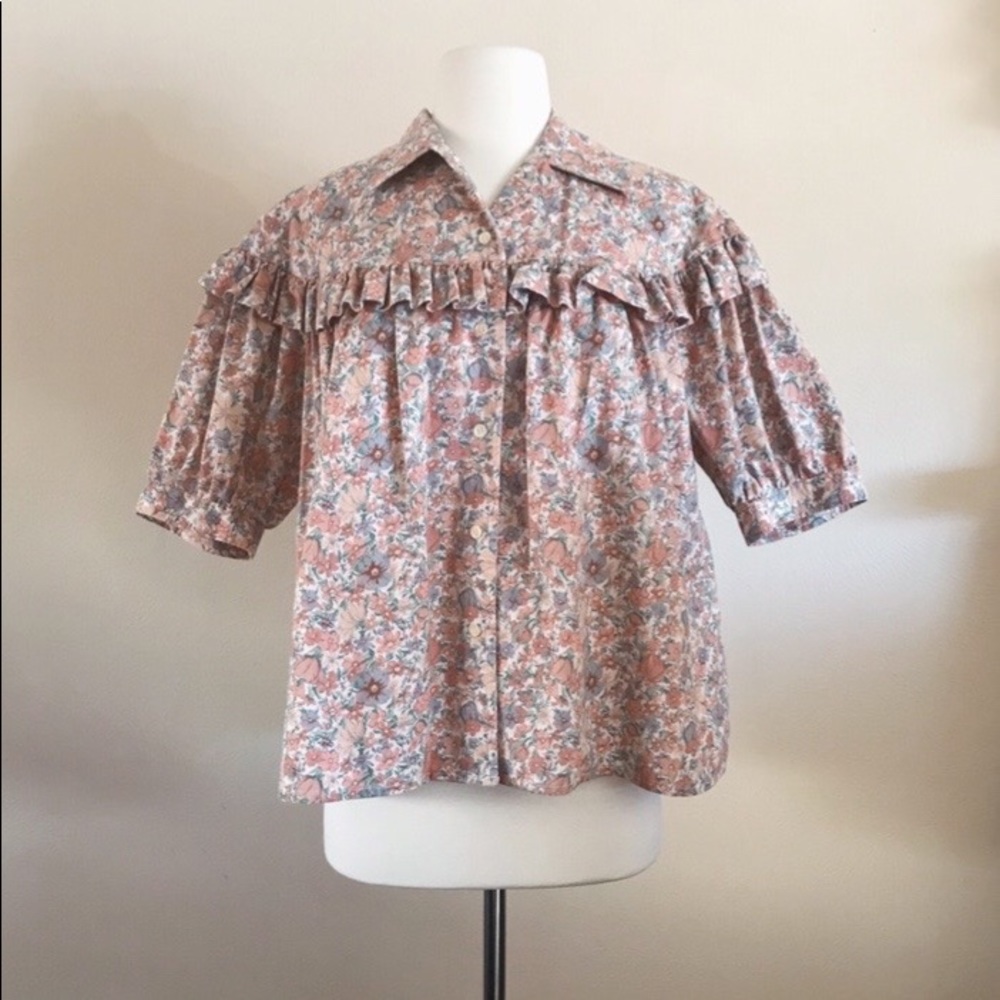 VINTAGE Floral Ruffle Collar Button Up Blouse